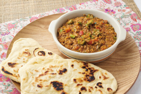 夏野菜ざくざく彩いろどりの無水キーマカレー