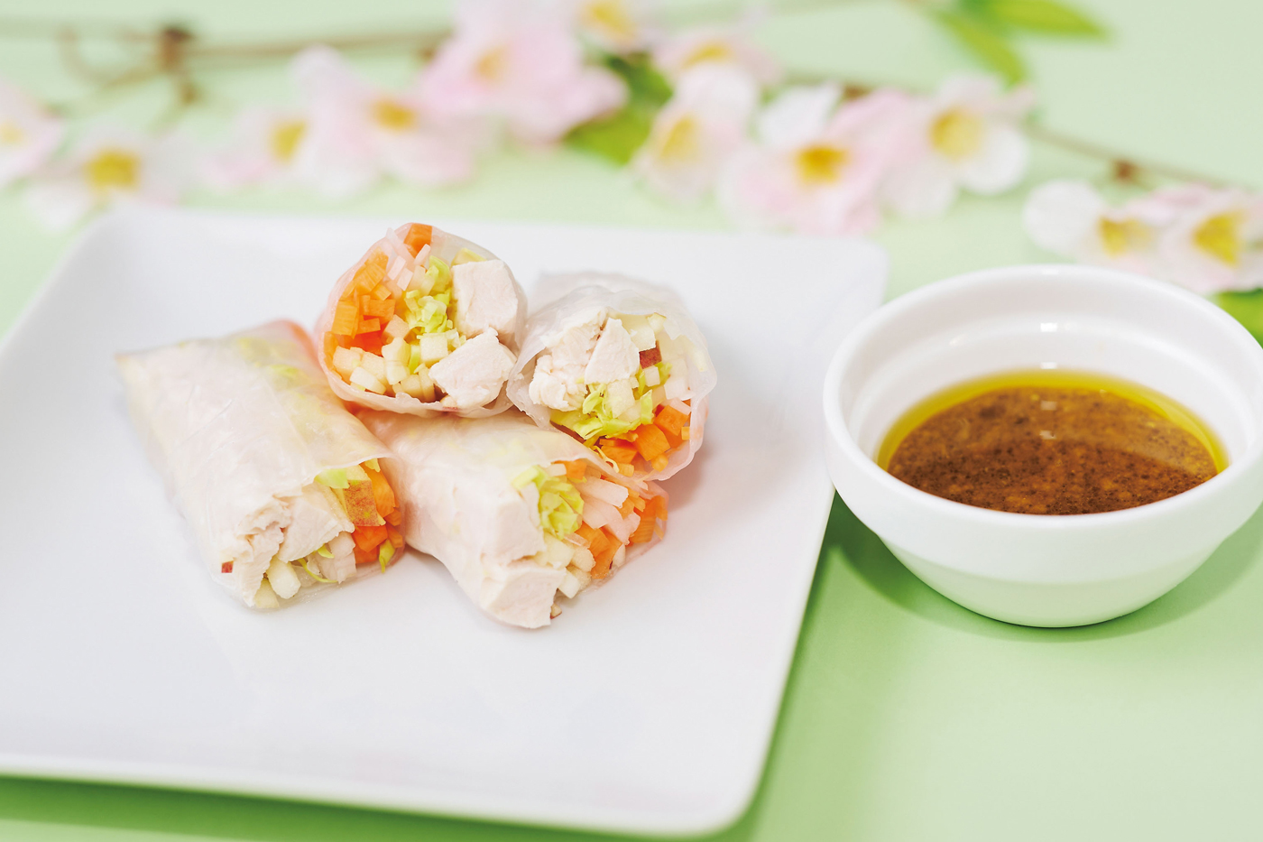 シャキシャキ野菜とりんごの生春巻き