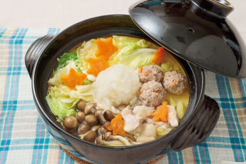 鶏肉と肉団子の大根おろしみぞれ鍋